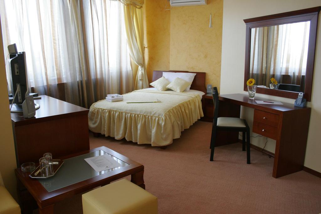Panorama City Inn Carloviţ Exterior foto